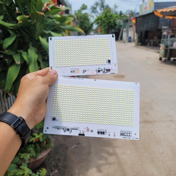Tấm đèn led siêu sáng dùng pin 3,2V- 4.2V